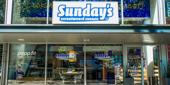 De entree van zonnestudio Sunday's Grote Beer in Rotterdam