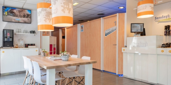 Het interieur van Sundays aan de Groene Hilledijk in Rotterdam