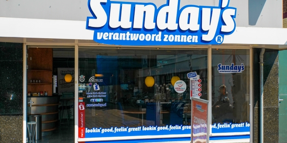 De entree van zonnestudio Sunday's in Alphen aan den Rijn