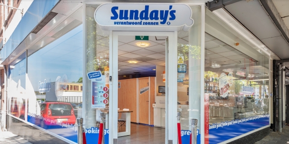 De gevel van Sundays aan de Groene Hilledijk in Rotterdam