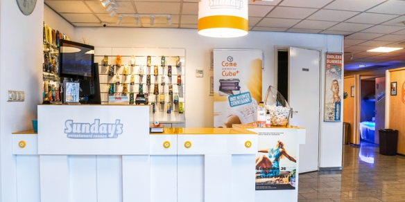 De balie van zonnestudio Sunday's Tilburg