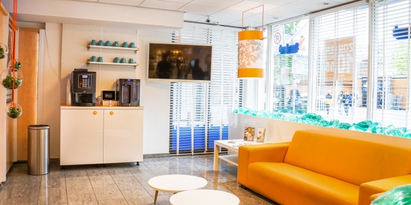 De koffiecorner van zonnestudio Sunday's Tilburg